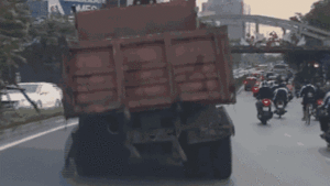 Những tình huống giao thông thót tim và khó đỡ