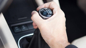 Kinh nghiệm chạy xe xuống dốc hầm đỗ ô tô an toàn