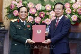 Chủ tịch nước trao quyết định thăng quân hàm Thượng tướng cho ông Trịnh Văn Quyết