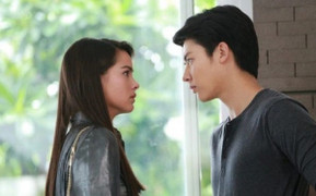 Bất ngờ phát hiện bí mật ẩn giấu trên chiếc xe hơi của chị đồng nghiệp