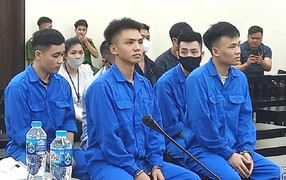 Ổ nhóm tội phạm liên tục rút tiền trong tài khoản khách hàng tại FE Credit