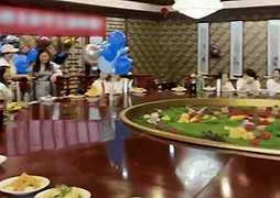 Rơi vào bẫy của phụ huynh khi dự tiệc tri ân, 2 giáo viên bị mất thanh danh, ảnh hưởng sự nghiệp