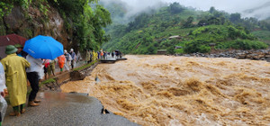 Điện lực các tỉnh phía Bắc khẩn trương khắc phục sự cố mưa lũ kéo dài