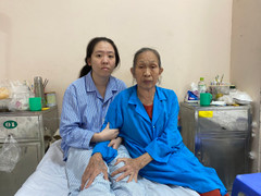 Cụ bà 75 tuổi kiệt sức nuôi con gái bị u tuỷ, tâm thần phân liệt 