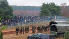 Ba Lan tính điều 10.000 binh sĩ đến biên giới Belarus