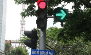 Rẽ phải khi đèn đỏ bị phạt bao nhiêu tiền? 