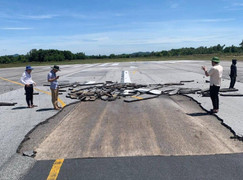 Cục Hàng không xác định nguyên nhân bong tróc đường băng sân bay Vinh