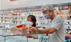 ‘Cứ 10 chiếc điện thoại bán ra thì có đến 8 chiếc khách nhờ cài Zalo’