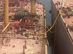 Rút 1 triệu thùng dầu khỏi tàu bị phân huỷ ngoài khơi biển Đỏ