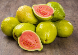 Những người không nên ăn ổi