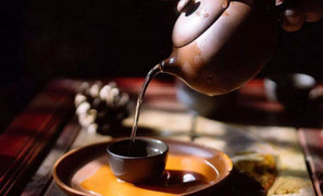 Ba thói quen uống chè xanh âm thầm gây hại cho thận