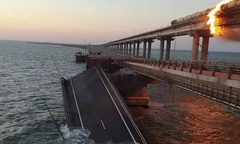 Vì sao Ukraine liên tiếp tấn công các cây cầu huyết mạch tại Crimea? 