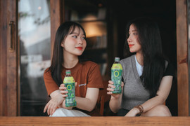 Vừa chạy deadline, người trẻ vừa thưởng trà để giải tỏa căng thẳng