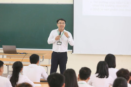 Lương không đủ sống, giảng viên phải làm cả 'cò' bất động sản