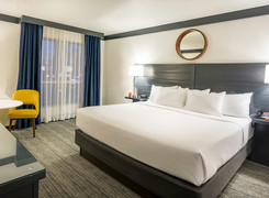 Vì sao trong khách sạn thường sử dụng ga, chăn, gối màu trắng?