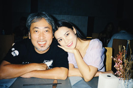 Bạn gái kém tuổi 11 tuổi khen đạo diễn Quang Dũng: 'Ổng như em bé, quá đáng yêu'