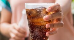 Những loại nước càng uống càng hại thận bạn nên biết