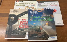 Sách giáo khoa các nước trên thế giới do nhà nước hay tư nhân biên soạn?