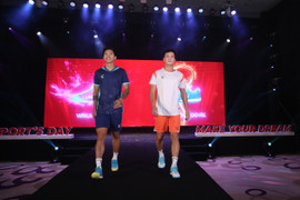 Văn Hậu, Hoàng Đức sánh bước trên sàn catwalk