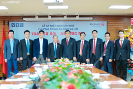 Đài Truyền hình kỹ thuật số VTC và Vietlott 'trao cơ hội - nối ước mơ' cho học sinh nghèo vượt khó