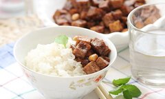 Có nên ăn sáng bằng cơm?