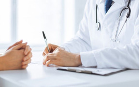 Trường hợp nào bác sĩ bị thu hồi chứng chỉ hành nghề?