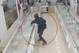 Nghi phạm dùng búa cướp tiệm vàng ở Hưng Yên bị bắt khi đang lẩn trốn ở Nghệ An
