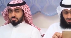 Thanh niên tinh ranh 'qua mặt' bạn để xem điện thoại