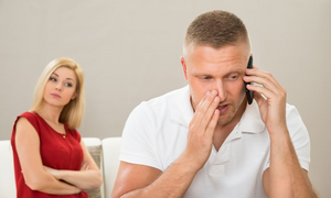 Khen chồng tài giỏi để khỏi bị chê là đàn bà não ngắn