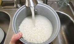 Gạo phải vo bao nhiêu lần trước khi nấu? 