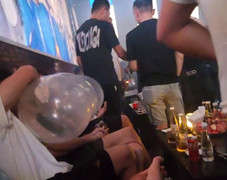 Hít bóng cười suốt 1 tháng, nam thanh niên bị tổn thương đa dây thần kinh