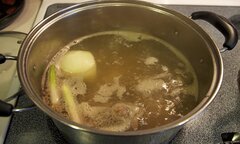 Nước luộc thịt có ăn được không?