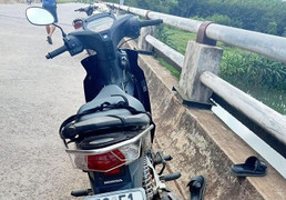 Một phụ nữ trẻ ở Quảng Bình để lại xe máy nhảy cầu tự tử