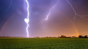 Hai vợ chồng ở Quảng Bình bị sét đánh thương vong