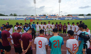 U23 Việt Nam mặc niệm 3 thành viên HAGL thiệt mạng trong vụ tai nạn kinh hoàng