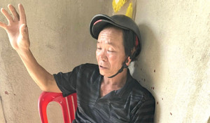 Mâu thuẫn gia đình, chồng chém vợ trọng thương 