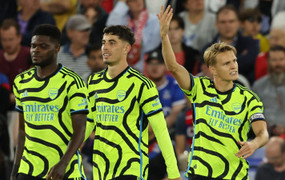 Chơi thiếu người, Arsenal vẫn đánh bại Crystal Palace