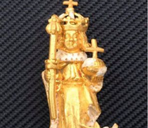 Đi dạo trên cánh đồng, chàng trai vô tình đụng trúng kho báu gần 63 tỷ đồng