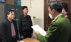Cựu Giám đốc CDC Bắc Giang được tặng sổ tiết kiệm 5 tỷ với lời dặn 'khi nào cần rút gọi chị'
