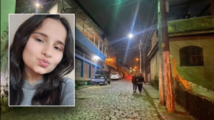 Thò đầu ra cửa sổ xe buýt chào bạn bè, nữ sinh 13 tuổi chết thương tâm