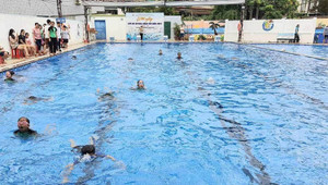 Nam sinh 13 tuổi tử vong trong bể bơi, nhà trường báo cáo gì?