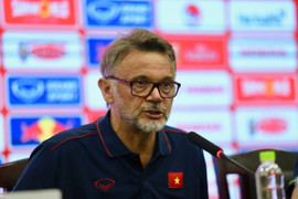 HLV Troussier: Bóng đá Việt Nam không có tiền đạo đẳng cấp châu lục