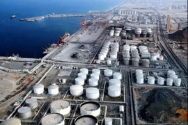 Giá xăng dầu hôm nay 25/8: Tiếp tục lao dốc