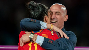 Chủ tịch LĐBĐ Tây Ban Nha tung bằng chứng phủ nhận sàm sỡ cầu thủ ở World Cup nữ