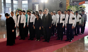 Nhiều đoàn lãnh đạo, nguyên lãnh đạo viếng GS Trần Hồng Quân