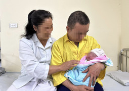 Mang thai, sinh con khi đã lên chức bà nội, bà ngoại