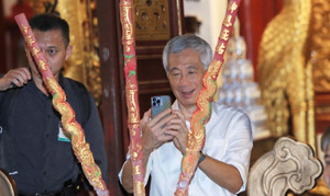 Thủ tướng Singapore thưởng thức ẩm thực, đi dạo phố đi bộ Hồ Hoàn Kiếm