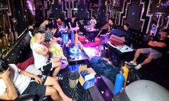 Bắt quả tang nhóm nam nữ mở ‘tiệc’ ma túy trong quán karaoke