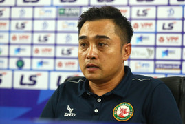 HLV Nguyễn Đức Thắng chia tay CLB Bình Định