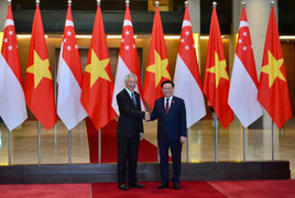 Chủ tịch Quốc hội Vương Đình Huệ hội kiến Thủ tướng Singapore Lý Hiển Long